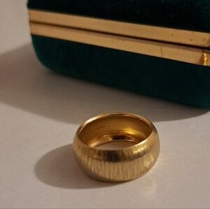Vintage Avon Goldtone Textured 'Florentine Band Ring'